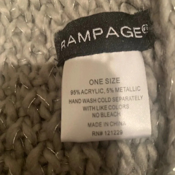 Rampage‎ Shimmer Grey/Silver Knit Scarf EUC - Picture 6 of 6